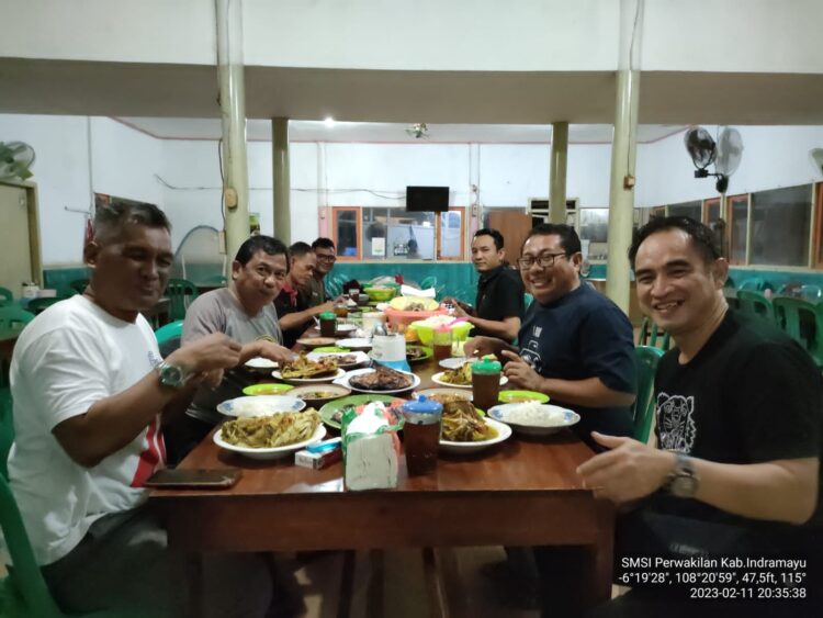 Ketum SMSI Pusat Nikmati Suguhan Gombyang Manyung Indramayu