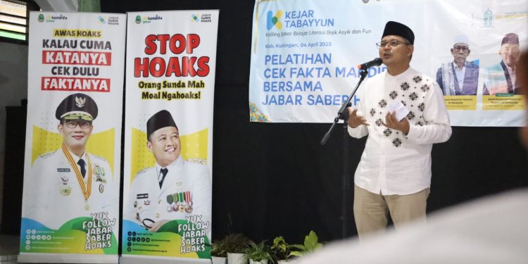 Santri Ponpes Al-Mutawally Berlatih Cek Fakta Bersama Saber Hoaks