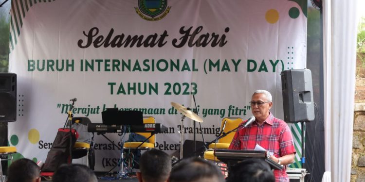 Peringatan May Day 2023, Bupati Acep Ikut Doa Bersama Ratusan Buruh