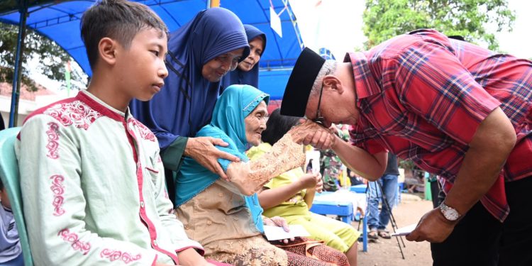Bupati Resmikan Mushola, Juga Santunan Pada Anak Yatim dan Jompo
