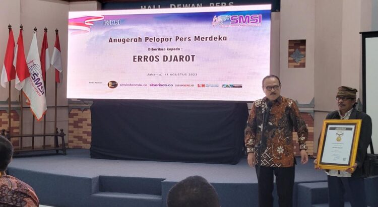 Budayawan Erros Djarot: Enggak usah merengek-rengek ke Kemenkominfo