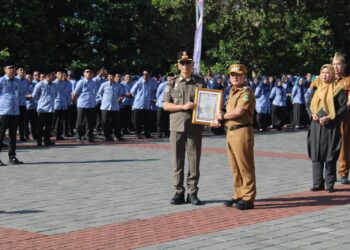 Pemprov Jabar Anugerahkan Penghargaan Terbaik kepada Satpol PP Kuningan