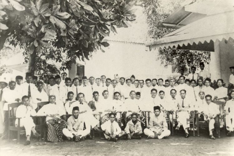 Menelusuri Sejarah di Balik Sumpah Pemuda